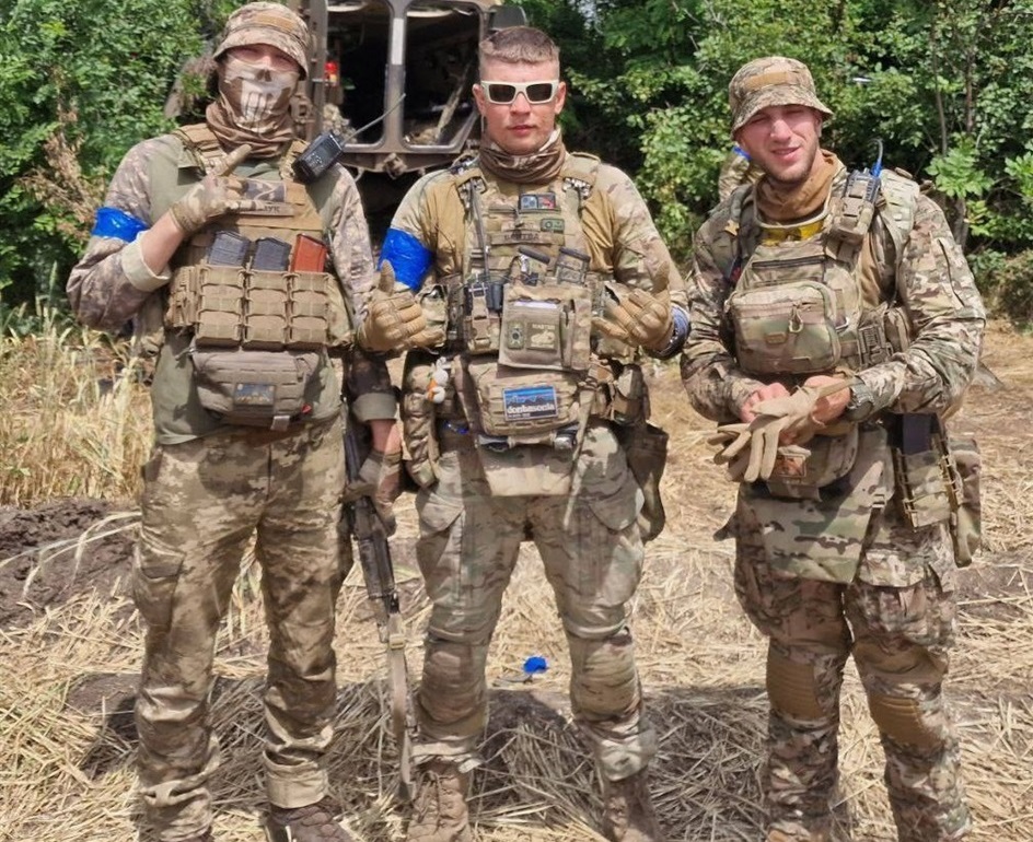 Гліб Василега з побратимами