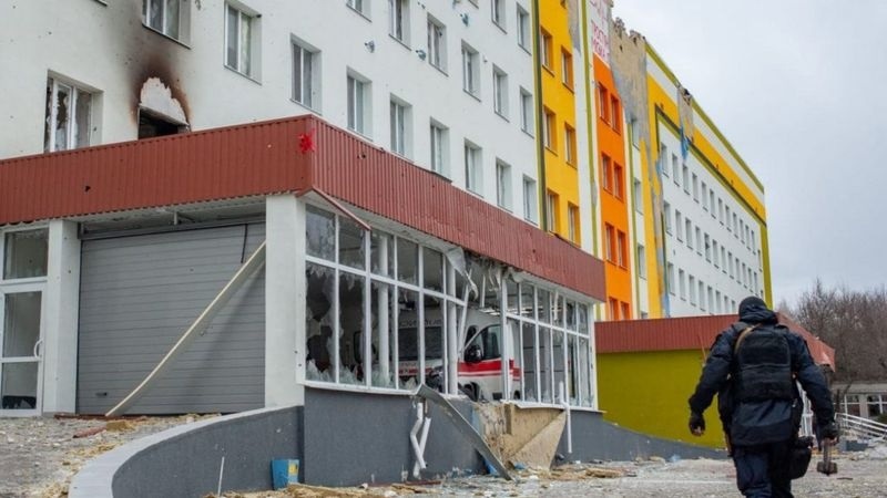 Корпус лікарні, який пошкодили