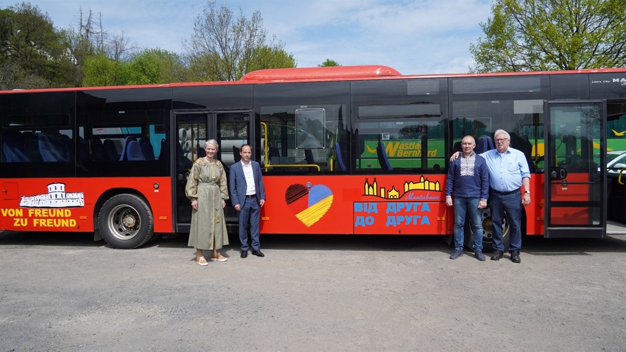 німецький автобус, гуманітарка 