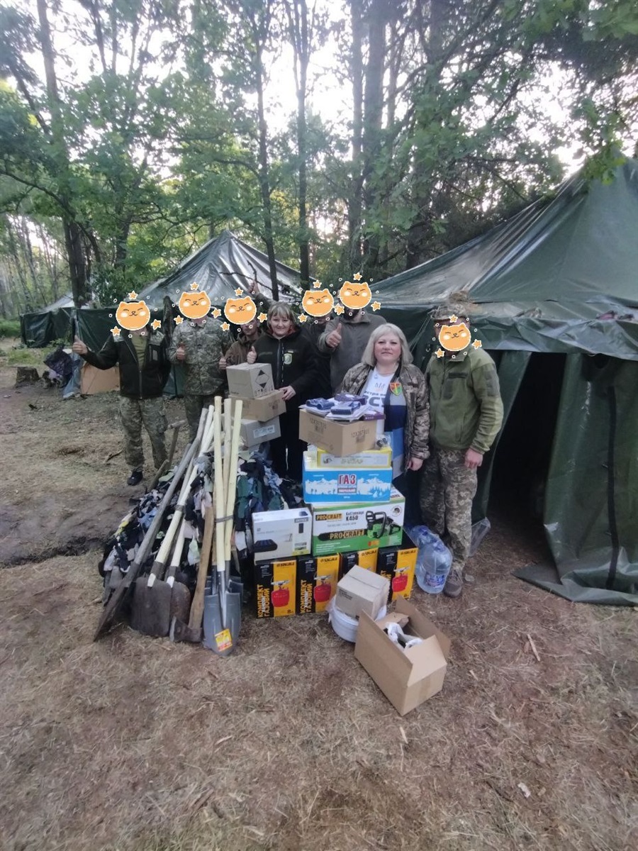 волонтери і військові 