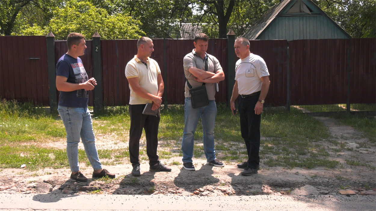 Комісія під час обстеження разом з представником ДП "Дороги Сумщини"