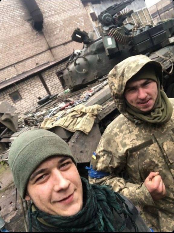Сергій з побратимом