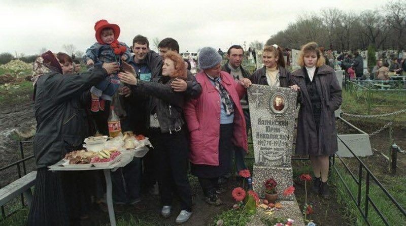 Трапеза біля могили